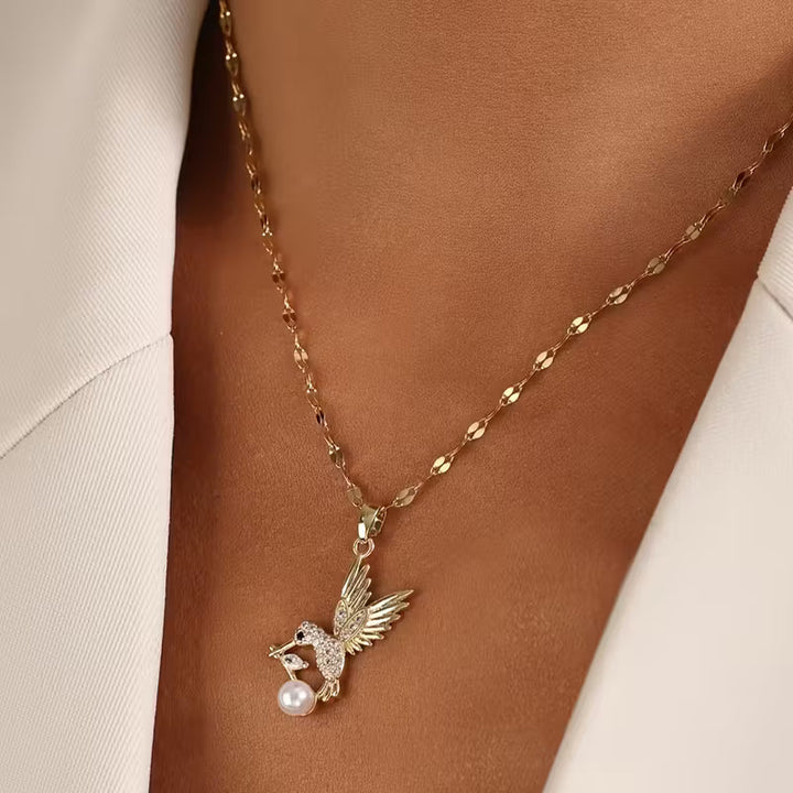 Tyylikäs kolibri-kaulakoru