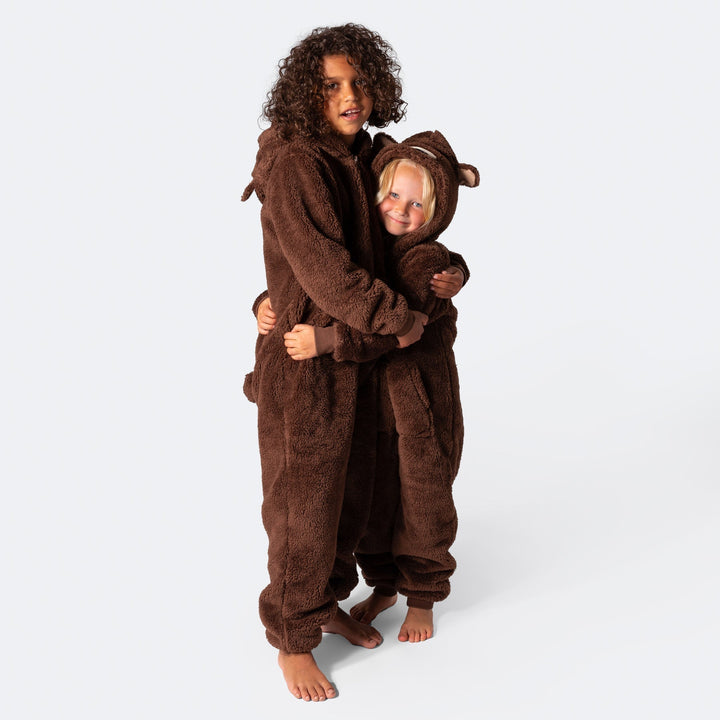 Ruskea nalle-onesie lapsille