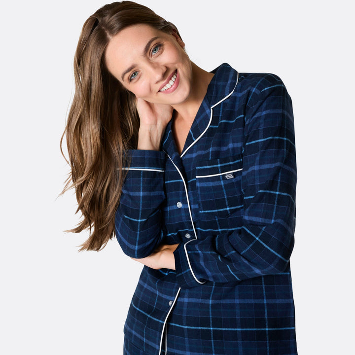 Sininen flanellinen joulupyjama naisille
