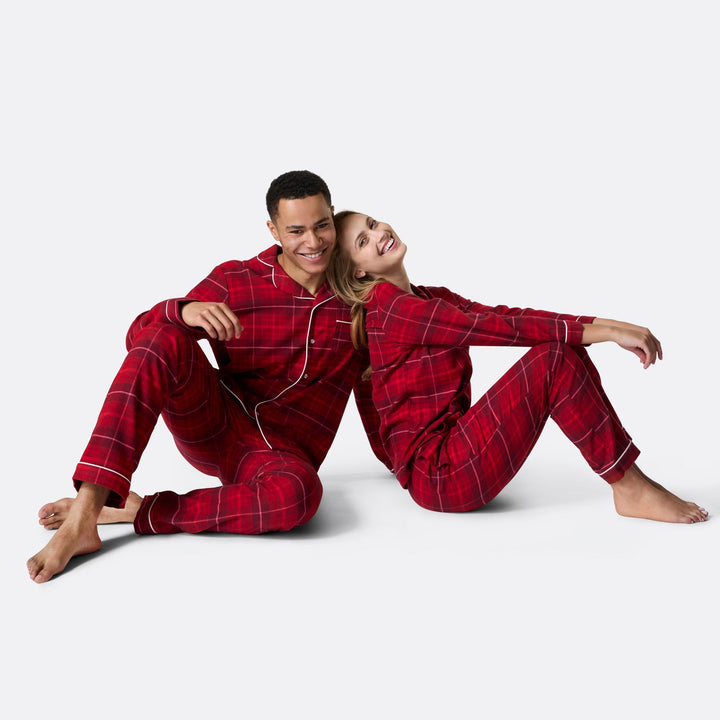 Punainen flanellinen joulupyjama naisille