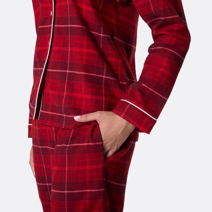 Punainen flanellinen joulupyjama naisille