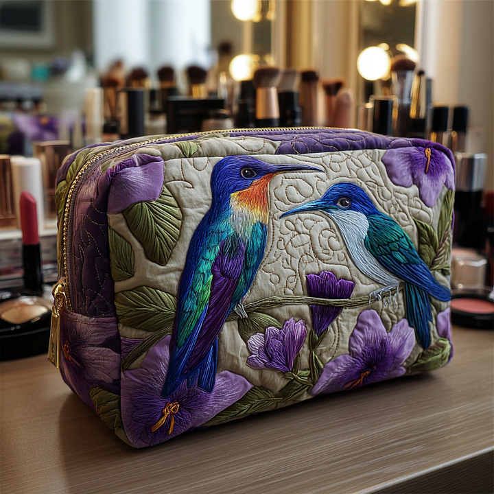 Vaatteellinen kosmetiikkalaukku herkällä kolibrilla