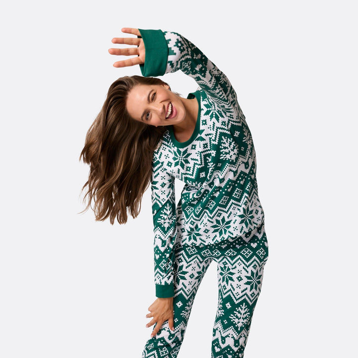 Vihreä jouluneule-joulupyjama naisille