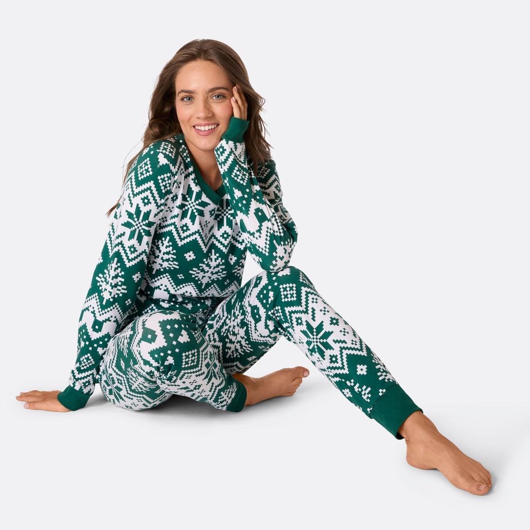 Vihreä jouluneule-joulupyjama naisille