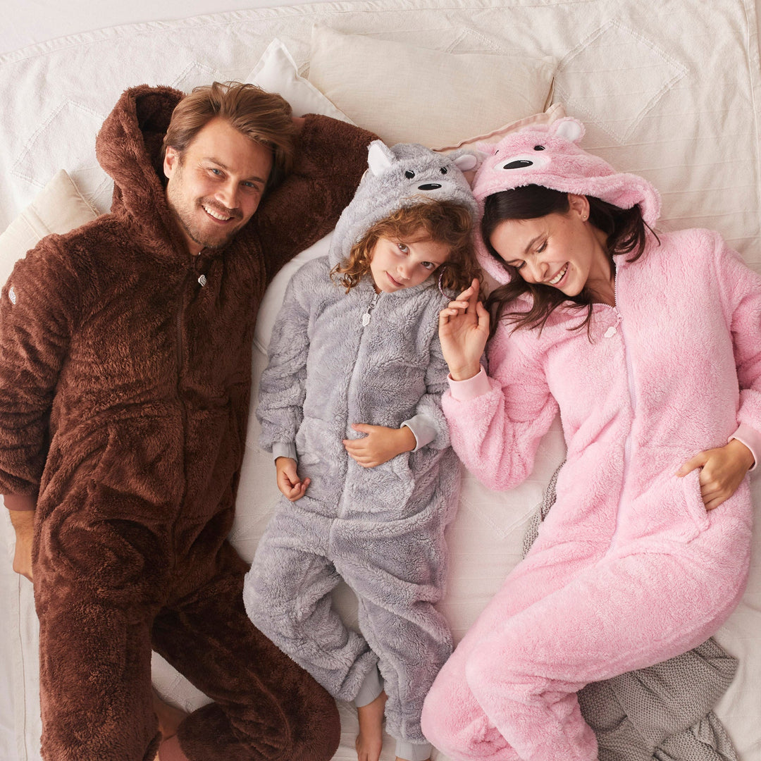 Vaaleanpunainen nalle-onesie lapsille