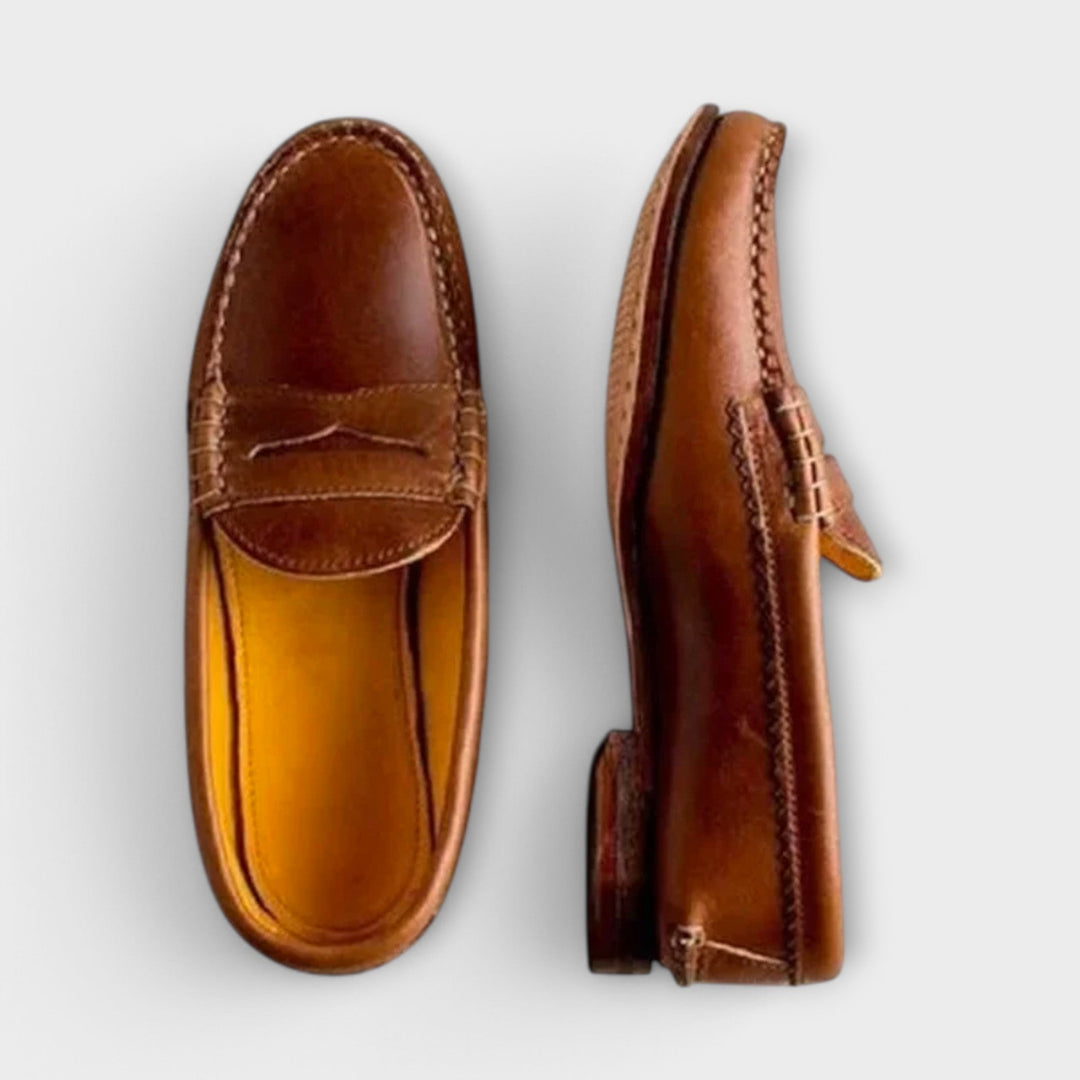 klassiset naisten loaferit