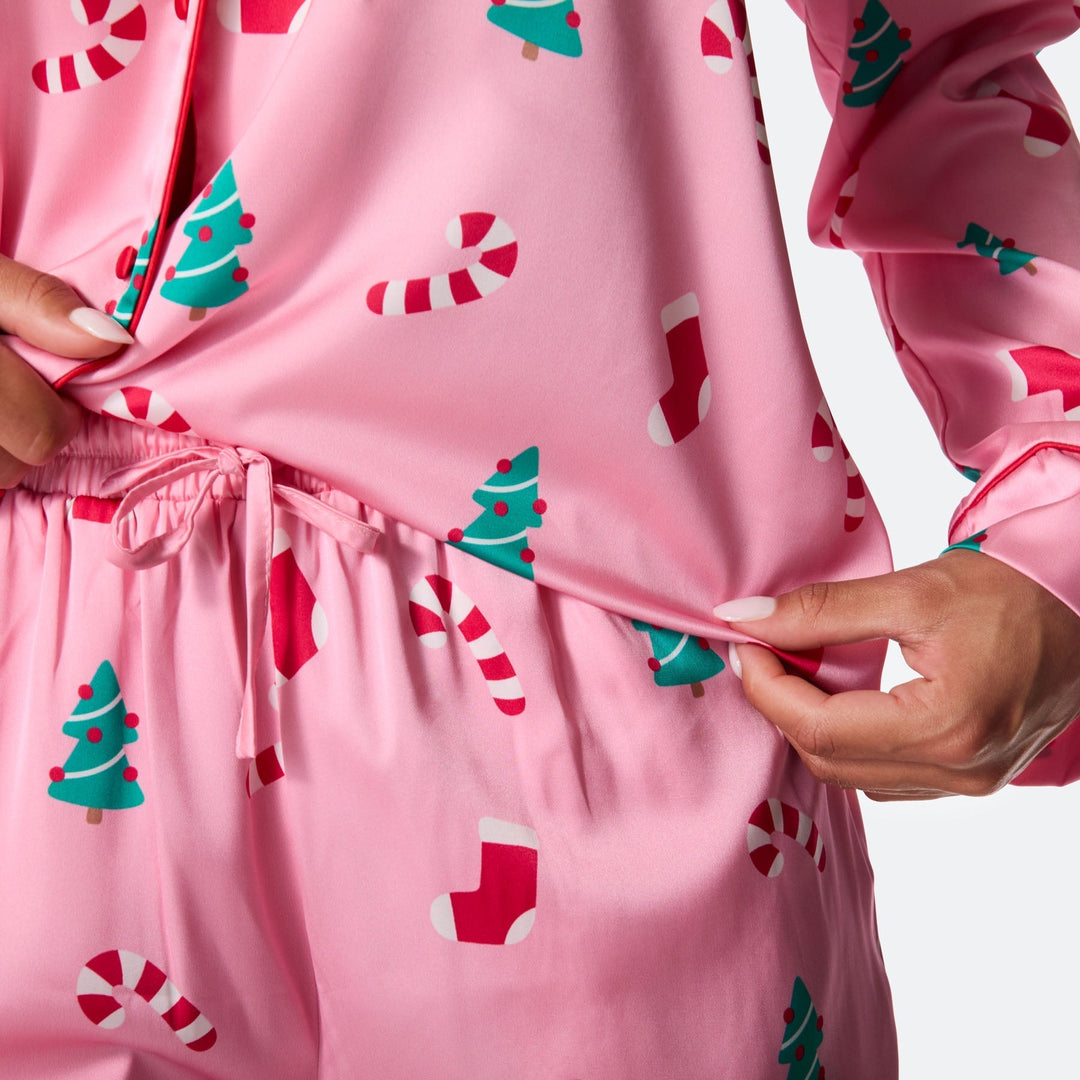 Roosa satiininen joulupyjama naisille