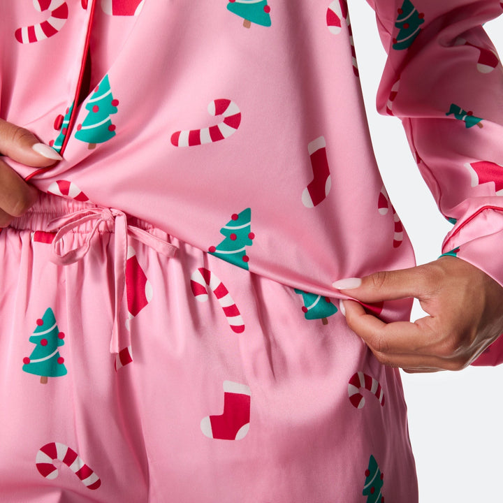 Roosa satiininen joulupyjama naisille
