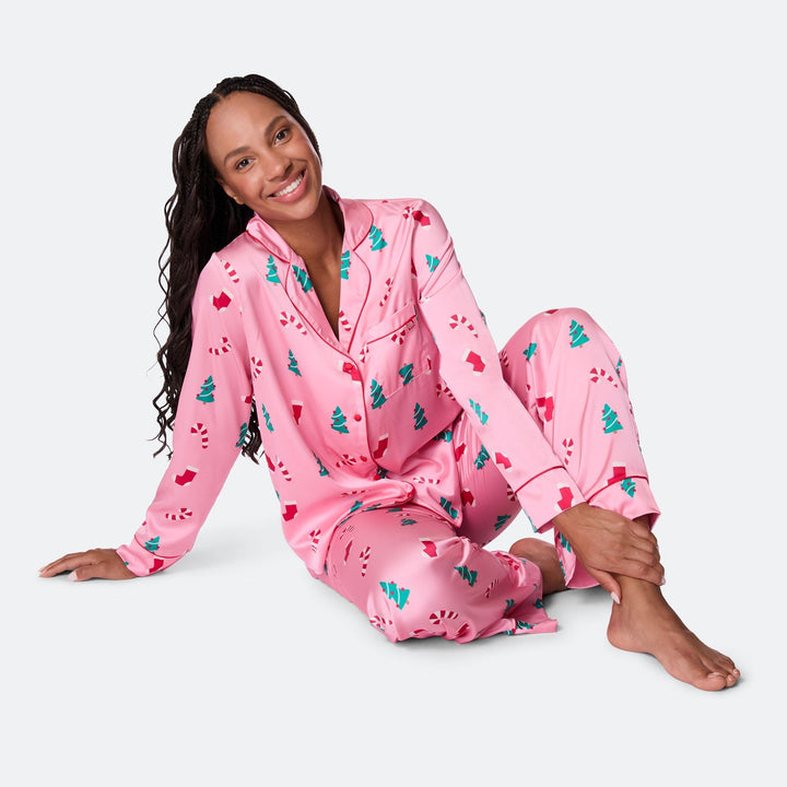 Roosa satiininen joulupyjama naisille