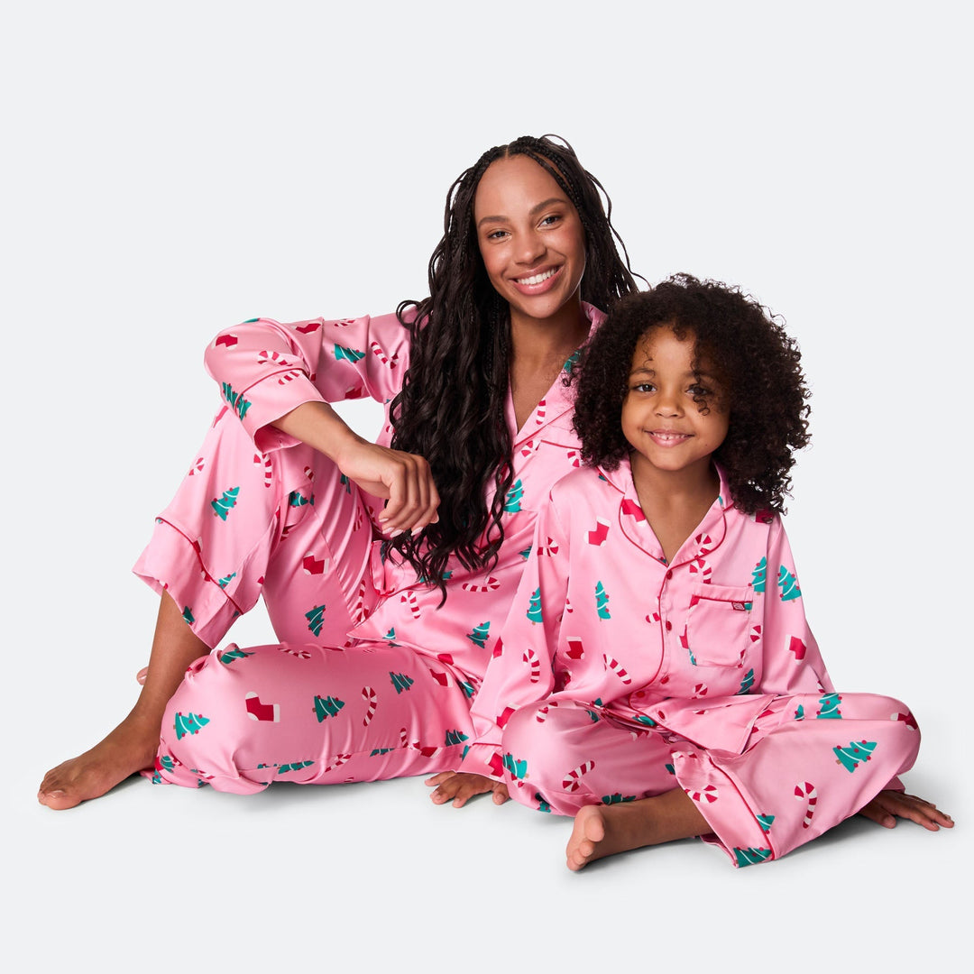 Roosa satiininen joulupyjama naisille