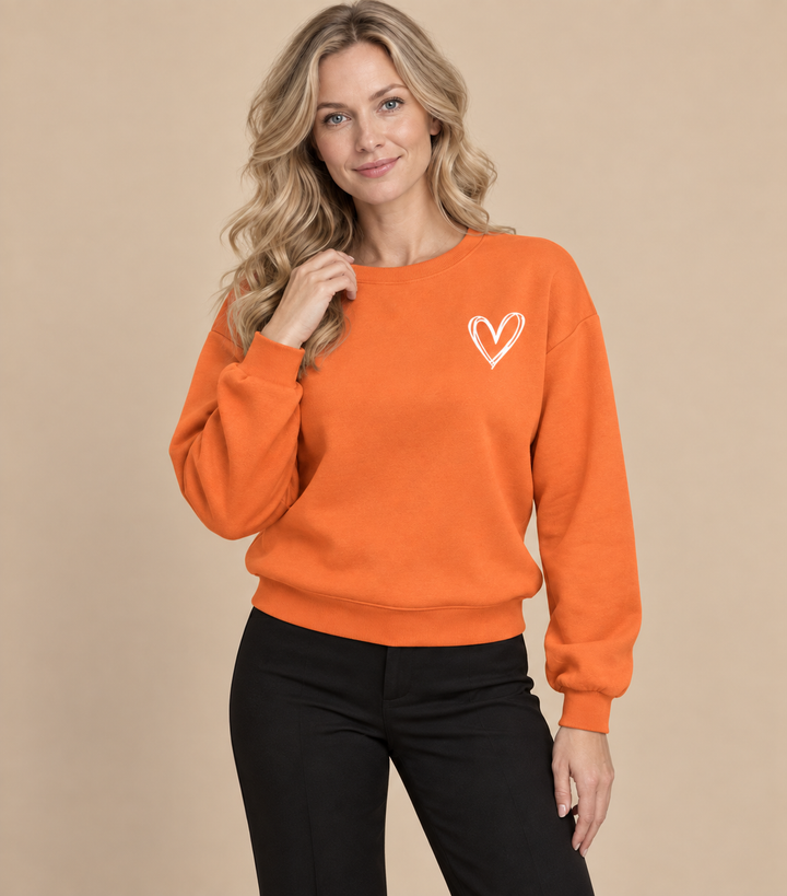 Elina | Pehmeä Collegepaita Sydänkirjonnalla